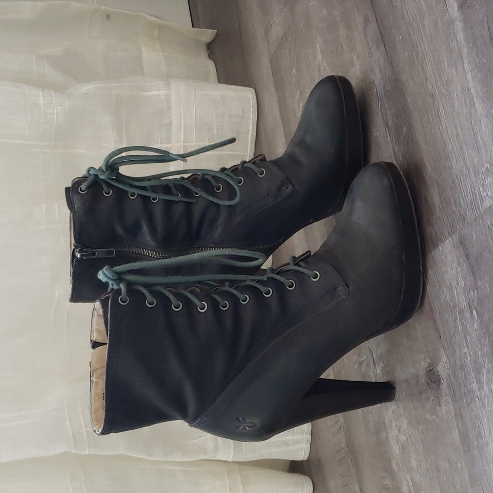 Frye Distressed Harlow Lace Up, Zip Boot Size 7